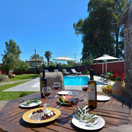 Pavlos Sofia فيلة Halikounas